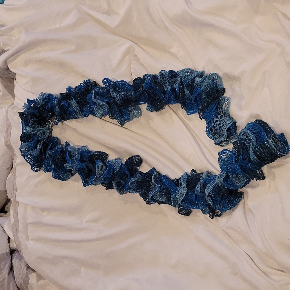 Handmade scarf - Picture 2 of 5